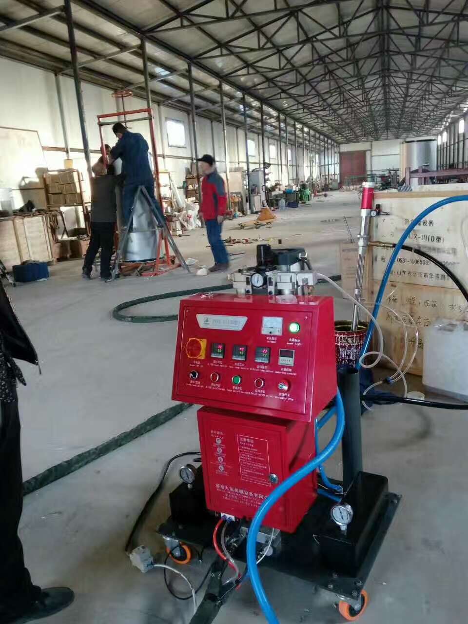 E型水箱澆注江蘇聚氨酯噴涂機(jī)